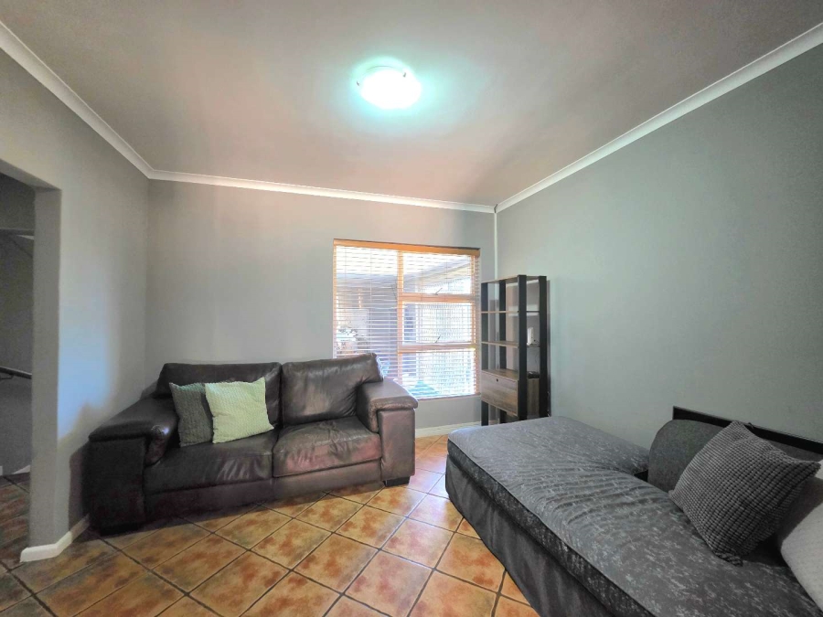 5 Bedroom Property for Sale in Plattekloof Western Cape
